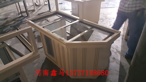 金榕珠寶展柜制作現(xiàn)場(chǎng).jpg