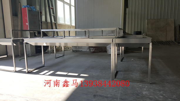生財(cái)有道珠寶展柜制作現(xiàn)場.jpg