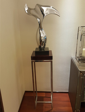酒店房間精美不銹鋼臺(tái)飾.jpg