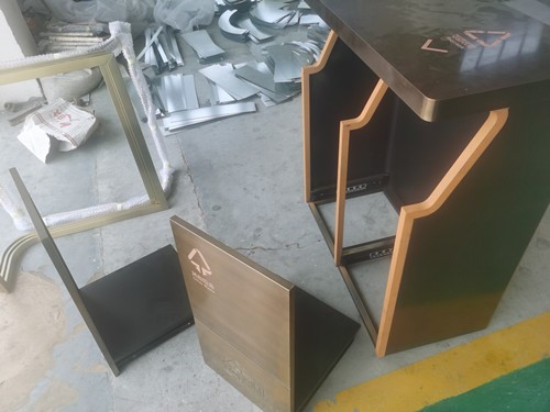 打開(kāi)的抽屜式不銹鋼垃圾桶.jpg