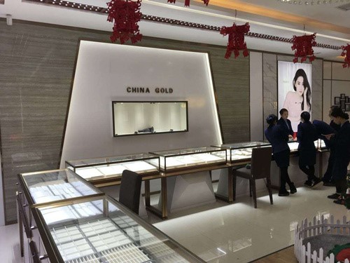 河南鑫馬為中國(guó)黃金制作的珠寶展柜